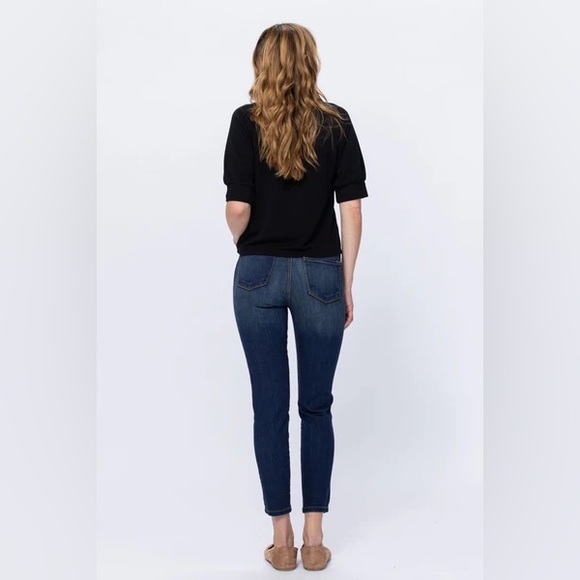 Judy Blue Handsand Dark Rinse Mid-Rise Relaxed Fit Skinny Jean 15 83109 - Picture 3 of 4